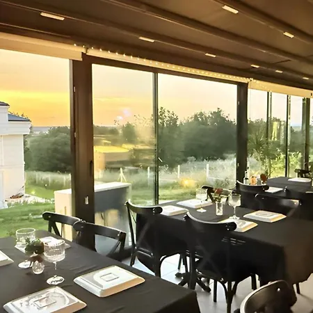 Otel The Reference Club Restaurant & Referans