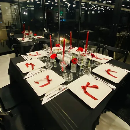 The Reference Club Restaurant & Referans *