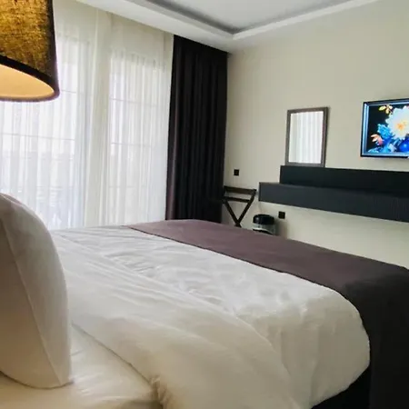 The Reference Club Restaurant & Referans Otel *